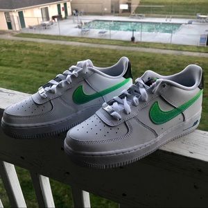 Nike Air Force - 1 LV8 1
